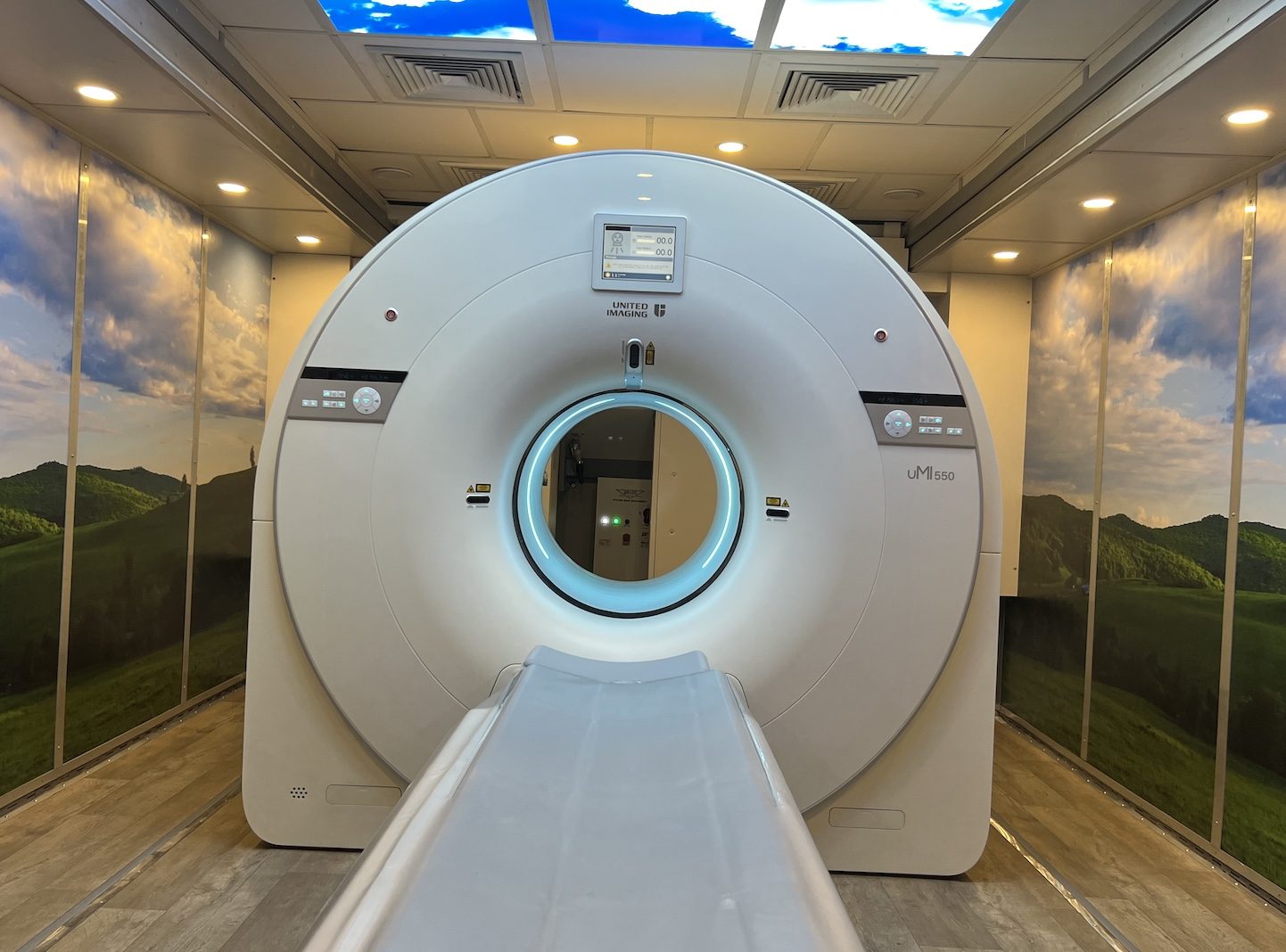 Finished mobile CT coach with United Imaging uMI 550