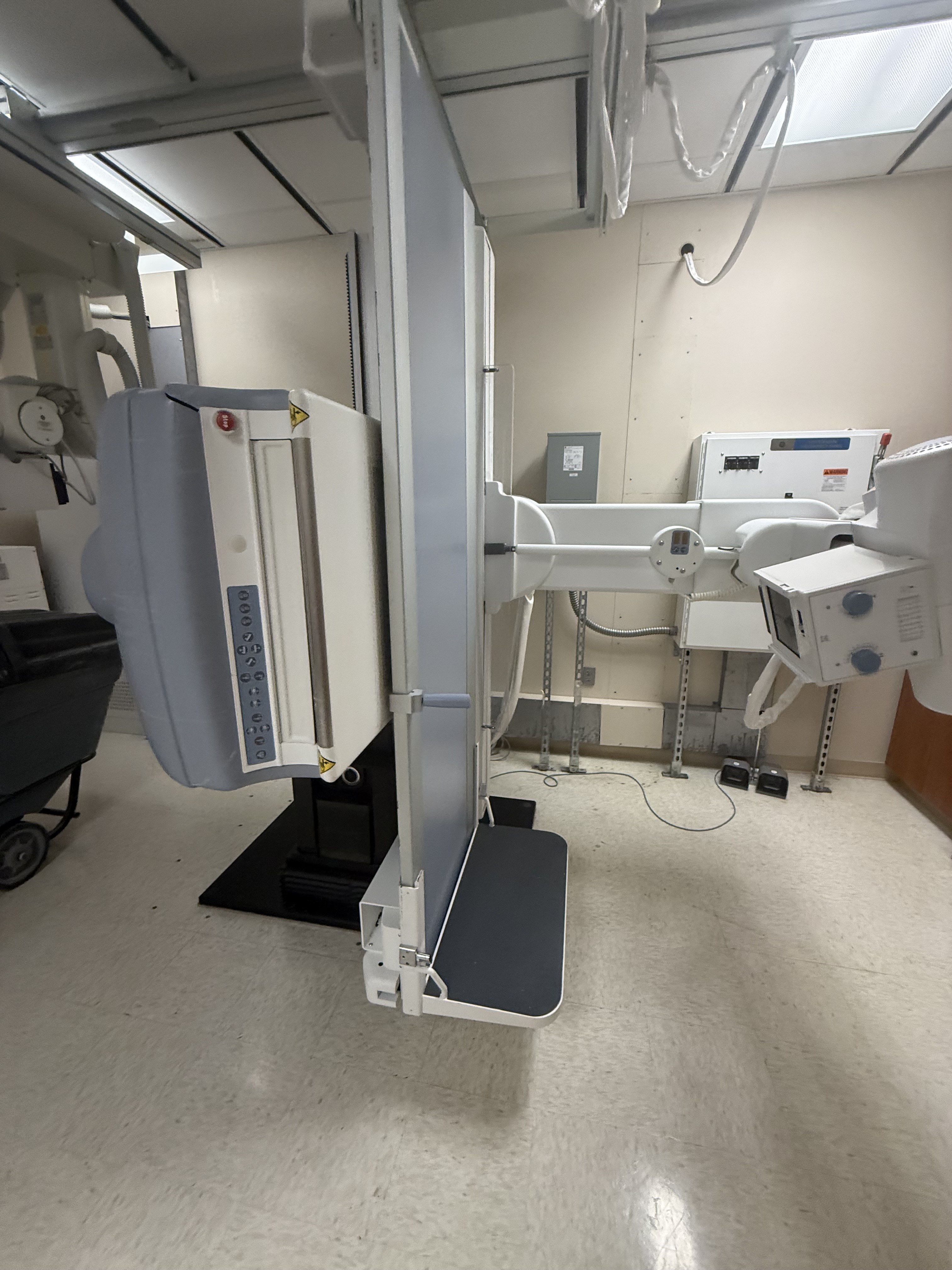 GE Precision RXi X-ray R&F system